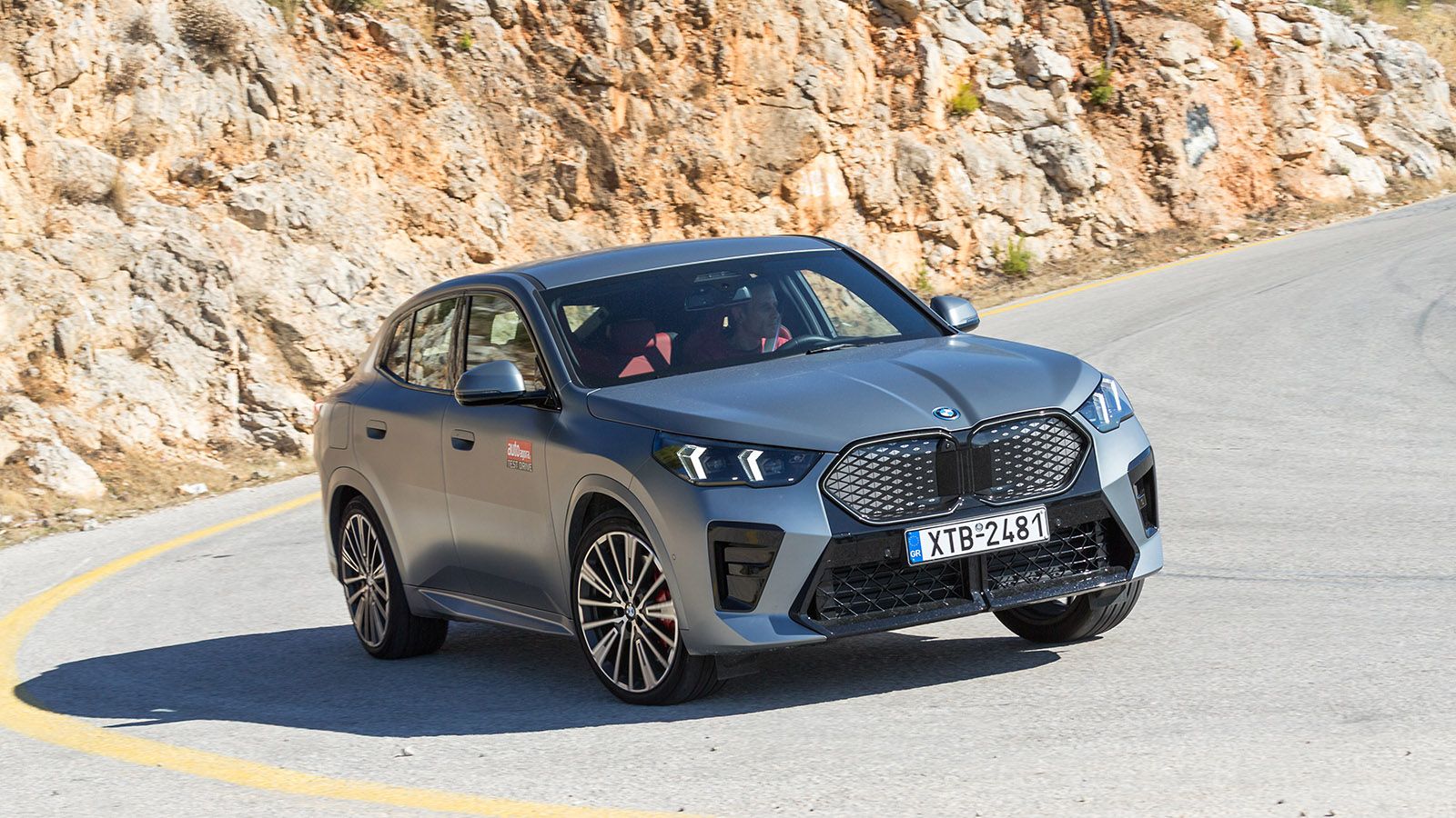 Bmw X2. Πόσο καλό είναι σε εξοπλισμό άνεσης και ασφάλειας.